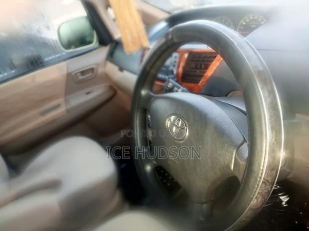 Toyota Noah 2007 White