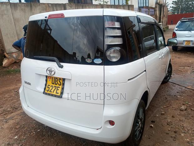 Toyota Sienta 2008 White