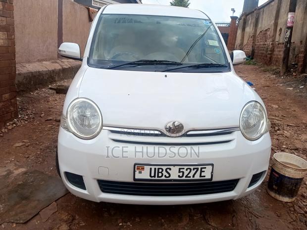 Toyota Sienta 2008 White