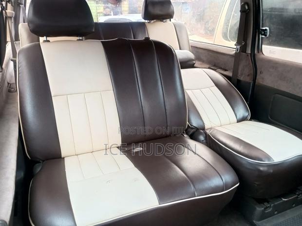 Toyota HiAce 2002