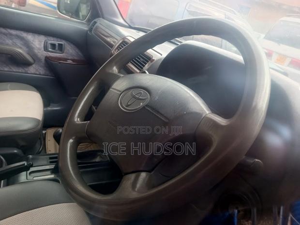 Toyota Land Cruiser Prado 2000 White