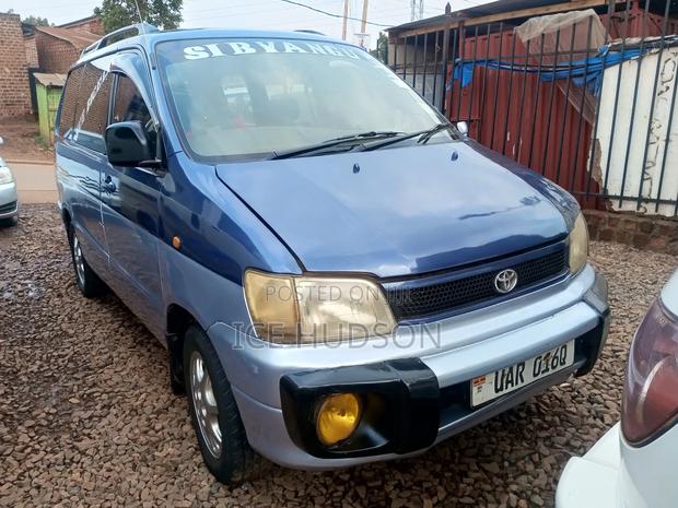 Toyota Noah 2002 Blue