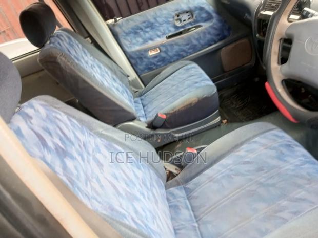 Toyota Noah 2002 Blue
