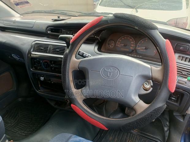 Toyota Noah 2002 Blue