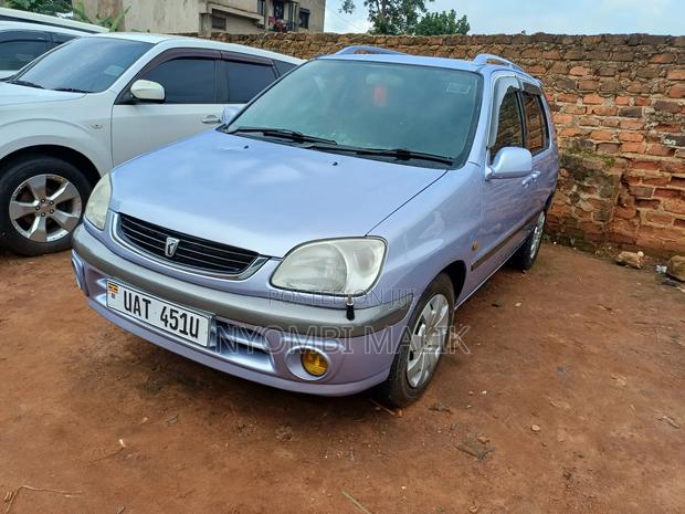 Toyota Raum 2000 Blue
