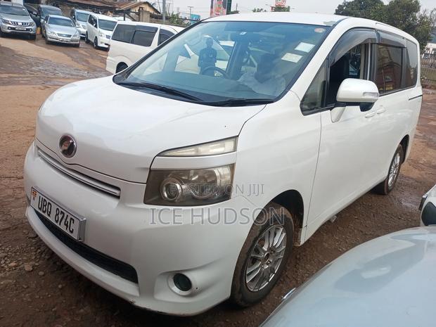 Toyota Voxy 2015 White