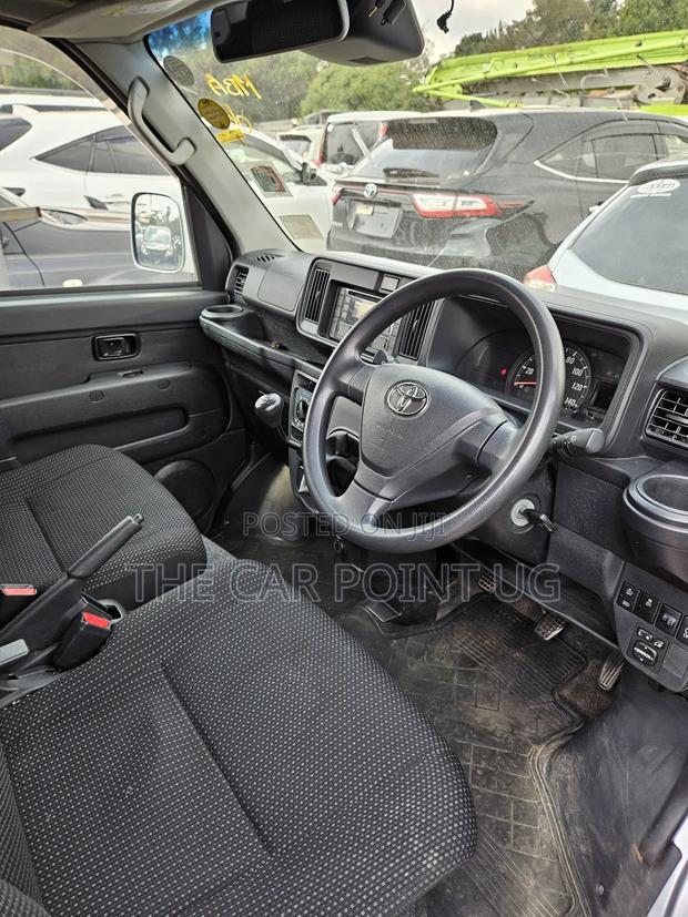 Toyota Pixis 2018 Silver