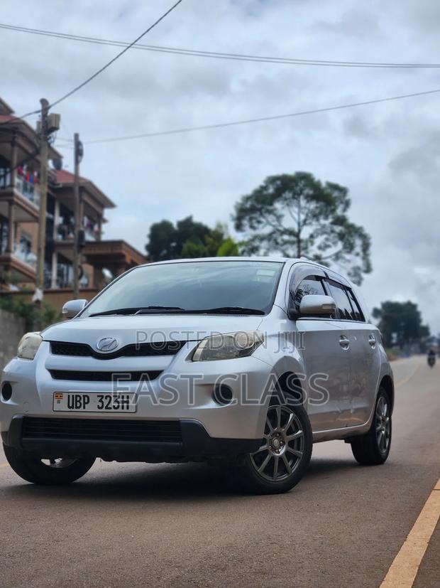 Toyota IST 2009 Silver