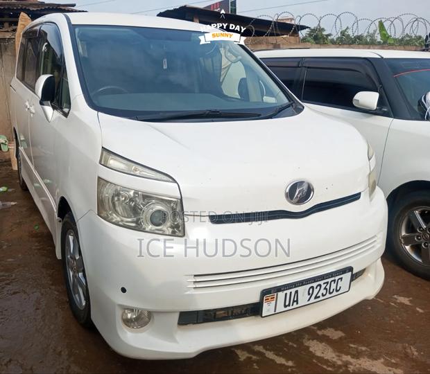 Toyota Voxy SV Premium 2014 White
