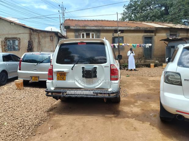 Mitsubishi Pajero 2001 White