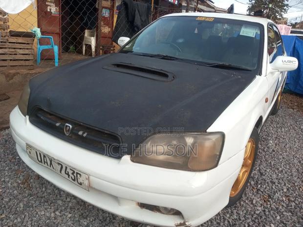 Subaru Legacy 2000 White