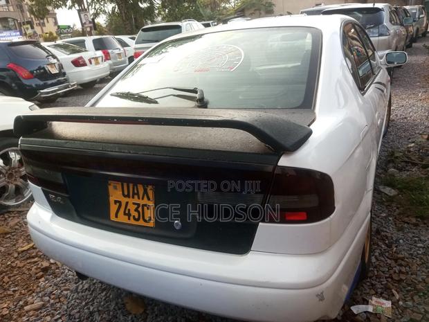 Subaru Legacy 2000 White