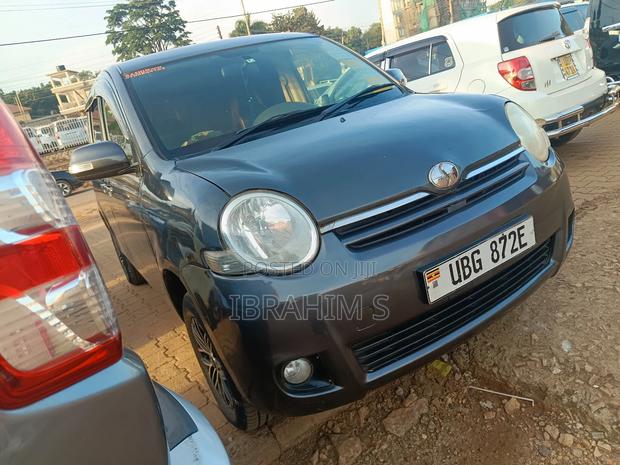 Toyota Sienta 2011 Gray