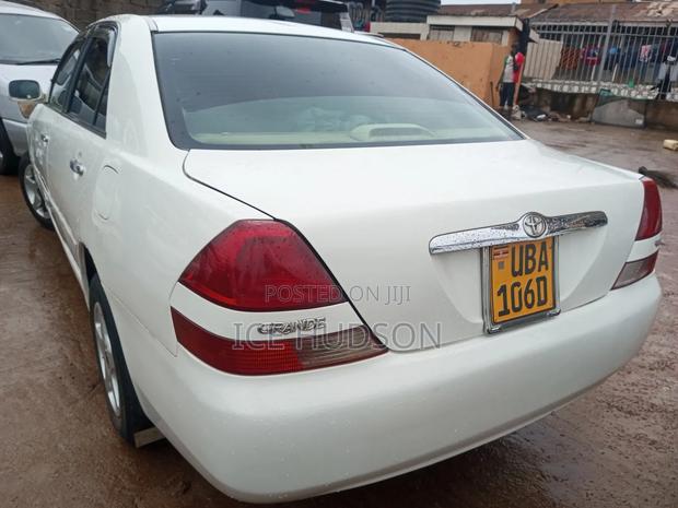 Toyota Mark II 2002 White