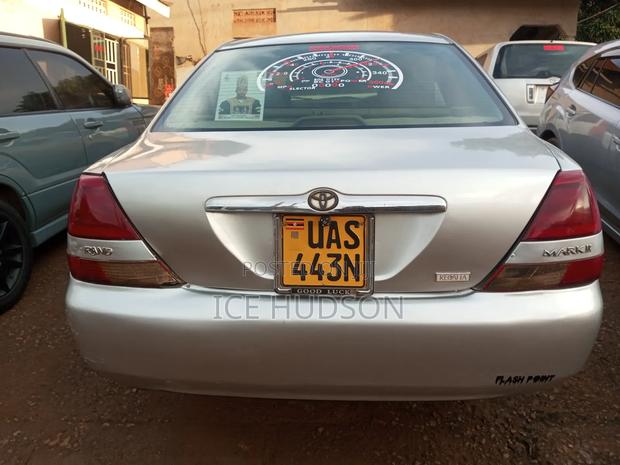 Toyota Mark II 2002 Gray