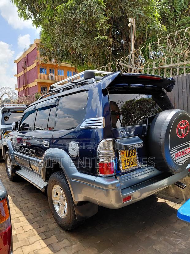 Toyota Land Cruiser Prado 2002 Blue