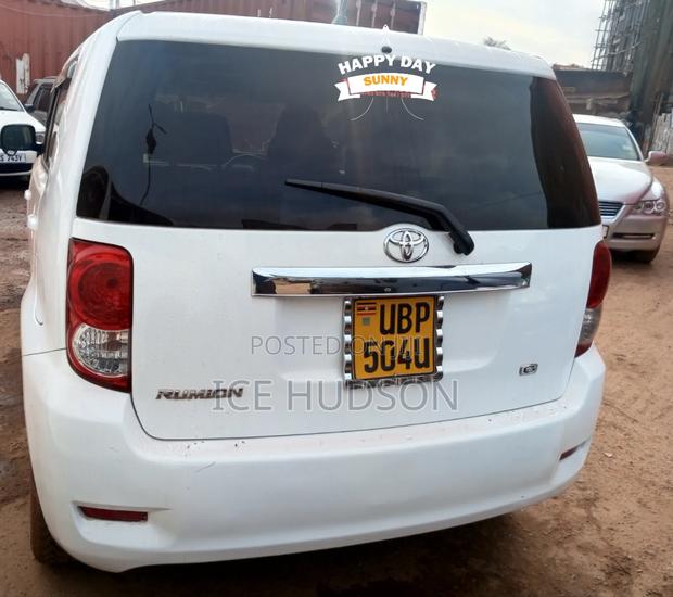 Toyota Corolla Rumion 2010 White