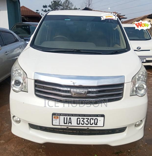 Toyota Noah 2013 White