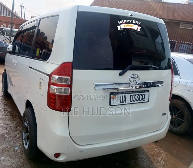 Toyota Noah 2013 White