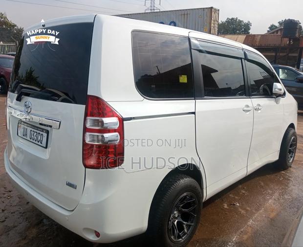 Toyota Noah 2013 White