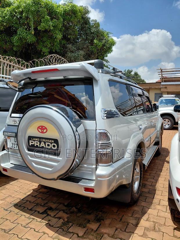 Toyota Land Cruiser Prado 2002 White