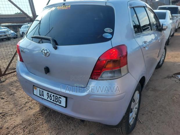 Toyota Vitz 1.3 AWD 5dr 2010 Silver