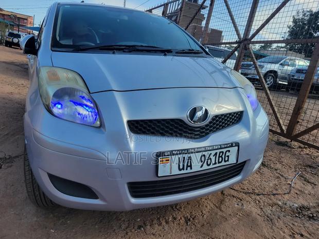 Toyota Vitz 1.3 AWD 5dr 2010 Silver
