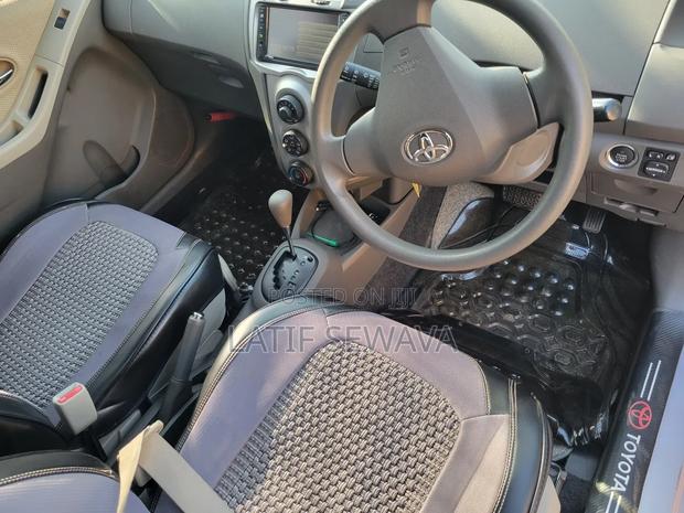Toyota Vitz 1.3 AWD 5dr 2010 Silver