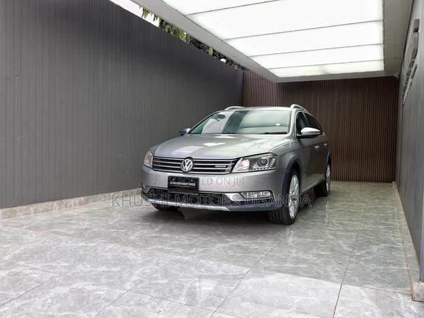 Volkswagen Passat 2012 Silver
