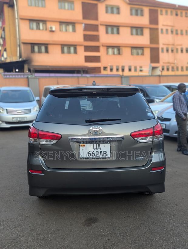 Toyota Wish 2011
