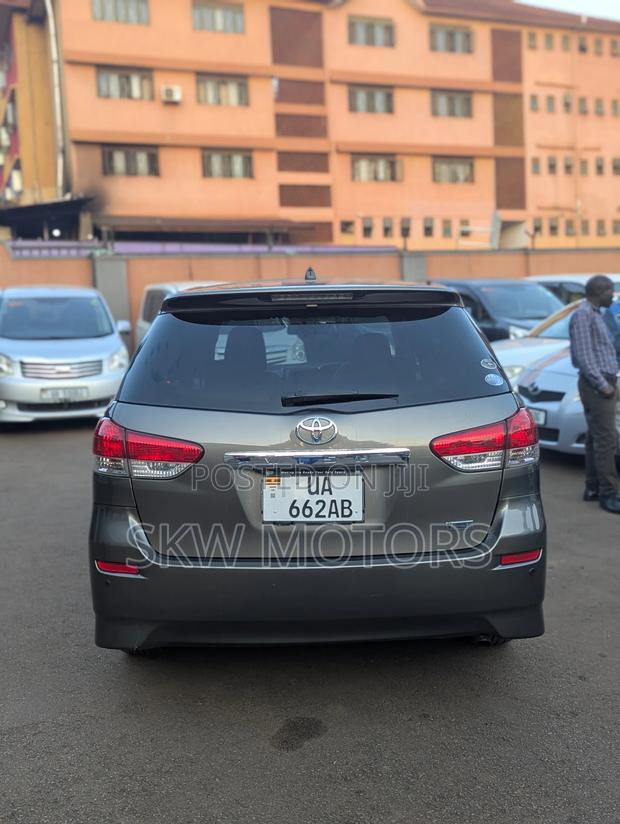 Toyota Wish 2011