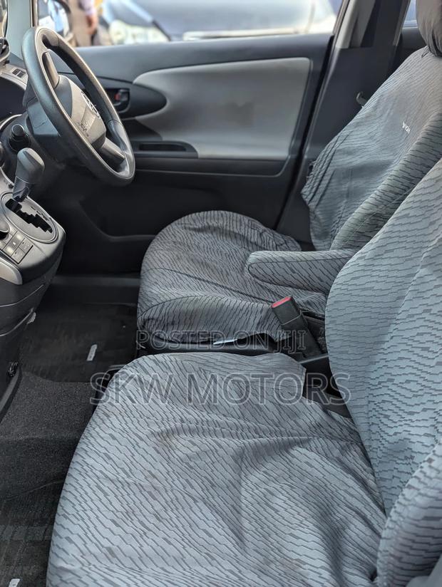 Toyota Wish 2011