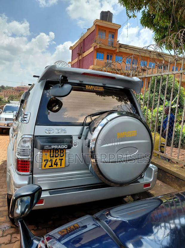Toyota Land Cruiser Prado 2002 White