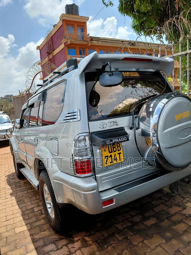 Toyota Land Cruiser Prado 2002 White