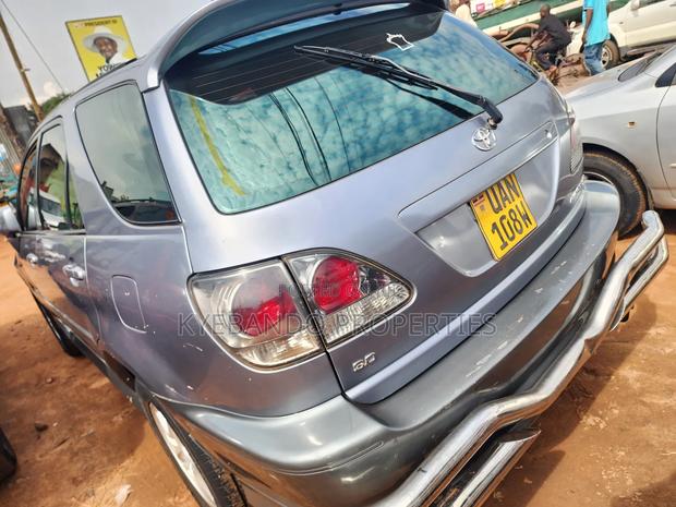 Toyota Harrier 3.0 V6 2000 Silver