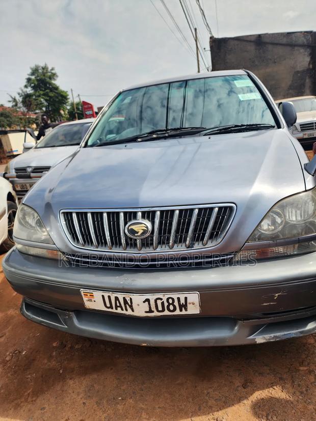 Toyota Harrier 3.0 V6 2000 Silver