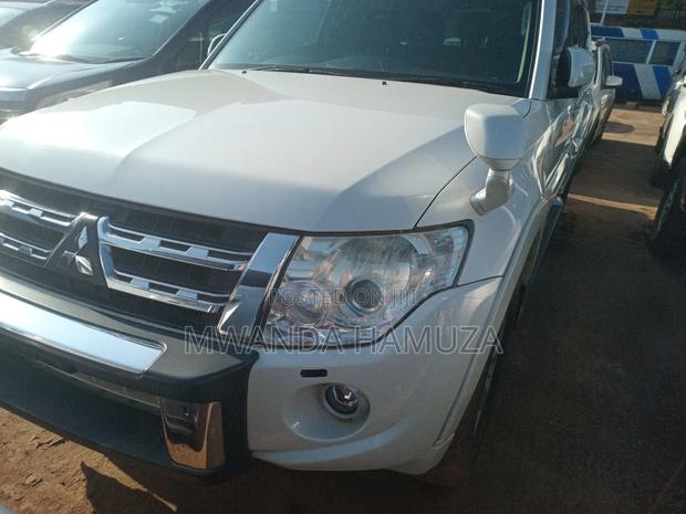 Mitsubishi Pajero 2012 White