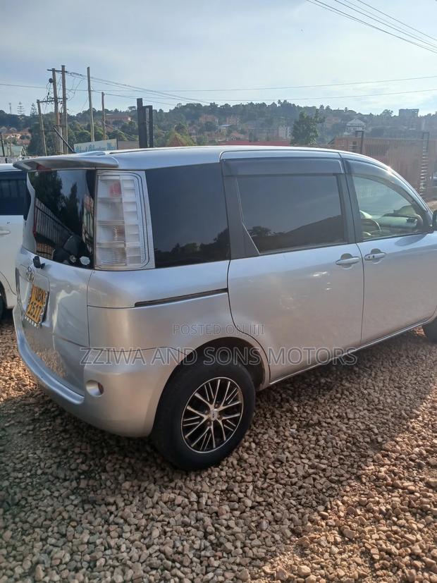 Toyota Sienta 1.5 FWD 2013 Silver