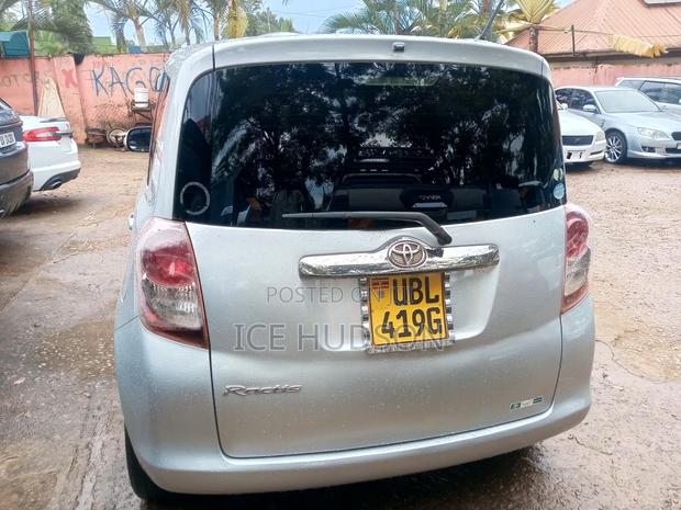 Toyota Ractis 2007 Gray