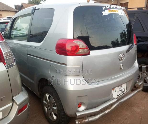 Toyota Porte 2007 Silver