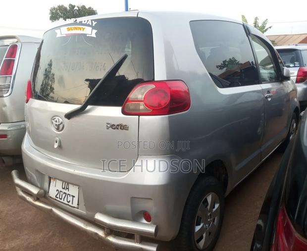 Toyota Porte 2007 Silver