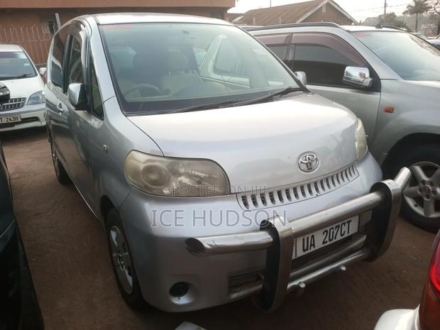 Toyota Porte 2007 Silver