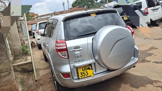 Toyota RAV4 2011 Silver
