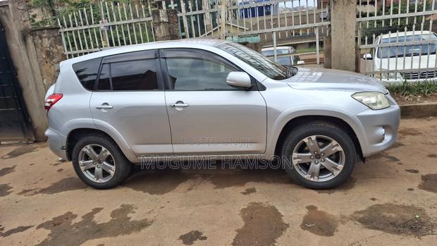 Toyota RAV4 2011 Silver