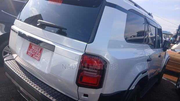 Toyota Land Cruiser 2024 White