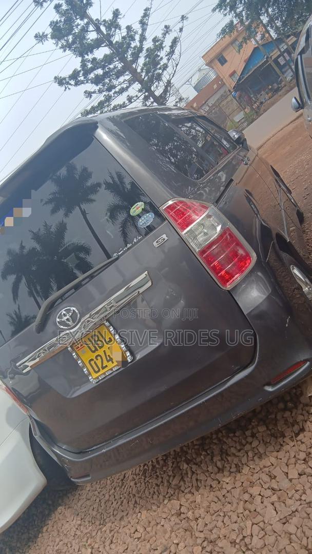Toyota Noah 2009 Silver