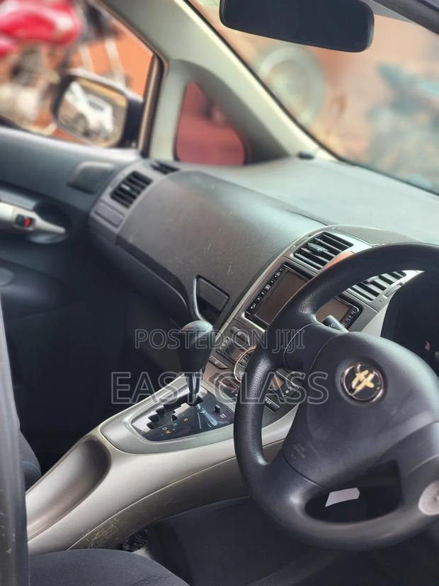 Toyota Auris 2009 Silver