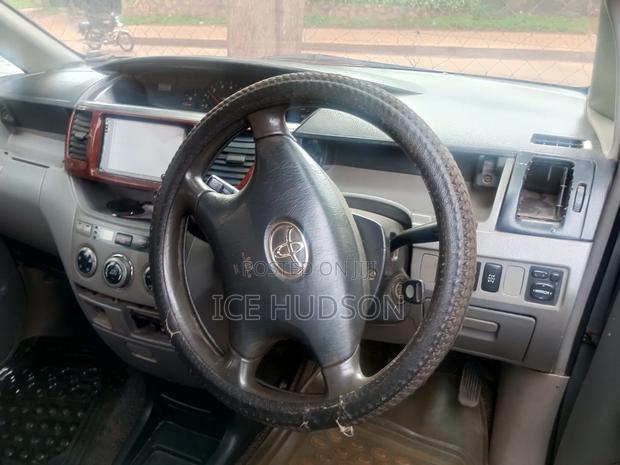 Toyota Noah 2003 Silver