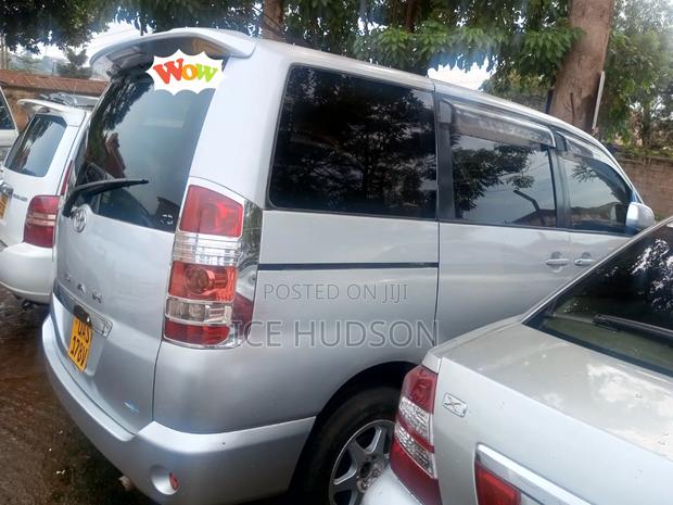 Toyota Noah 2003 Silver