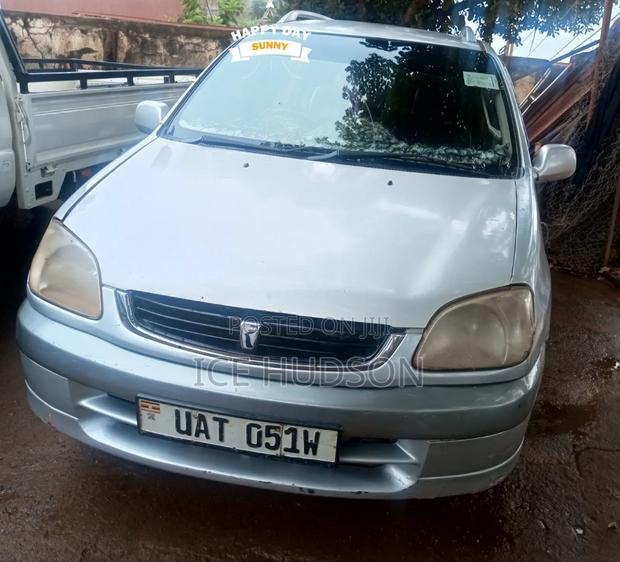 Toyota Raum 2003 Silver